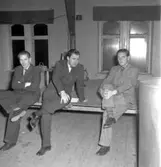 Skara. Bordtennis; Engelska BT-spelare gästar Skara BTK 22/1 1953. Skara BTK:s ledare: Stig 