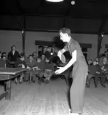 Skara. Bordtennis; Engelska BT-spelare gästar Skara BTK 22/1 1953.

Skara Bordtennisklubb