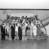 Utsparksfest 27/5 1964, avgångsklass, läraren Karin Almgren nr två från höger översta raden.