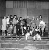 Utsparksfest 27/5 1964. 
Aktörer vid scenframträdande.