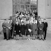 Jubileum 8/5 1965. 
I tredje raden längst till vänster överlärare Eric Erlandsson, i mitten lärare Aina Moberg, längst upp till höger vaktmästare K-G Karlsson.