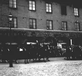 Skara. 
Olympiska elden i Skara 1956.

Olympiska ryttarspelen: De australiska karantänbestämmelserna för hästar gjorde det 1956 i praktiken omöjligt att genomföra tävlingarna i ridsport i Melbourne,
varför i stället särskilda olympiska ryttarspel anordnades i Stockholm.
http://www.ne.se/jsp/search/article.jsp?i_art_id=275790