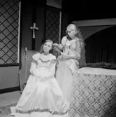 Aktören Eva Nord till vänster, 5/3 1963.