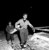 Skara. Hockeybanan på Skaravallen iordningställes 1955.