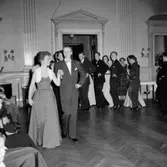 Fru Campells dansskola, avslutning med uppvisning 1954.
Dansande par.