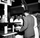 Skara. Mejeriförbundets smör och ostmässa 1962 i Teaterhuset.