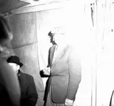 Svedlund.

Lions Clubs International, internationell organisation med ändamål att idka välgörenhet och bidra till ökad förståelse mellan jordens folk. Lions grundades 1917 i Chicago och kom 1948 till Sverige och därmed till Europa. Organisationen omfattar 40Â 600 klubbar i 177 länder med 1,4 miljoner medlemmar (1993).
http://www.ne.se/jsp/search/article.jsp?i_art_id=242696