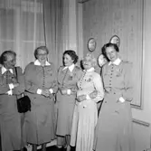 Skara Lottakår.
25-årsjubileum 1954. Skaralottorna Lilliehök nr två från vänster och Zettergren nr fyra från vänster samt Anna Carlsson.