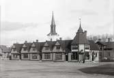 Bazarlängan med kyrkan i bakgrunden.

J. Blomgrens Garn & Trikåaffär
Oscar Ekmans ............