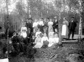Kortet taget vid Hults dansbana, Torved, Lyrestad.
Foto: maj 1909.