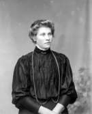 Ateljé.Dam.Fotograf: Ellen Kock? Axel Lundbäck m.fl.Gullspångssamlingen.Bilder från Gullspång med omnejd.