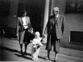 Sept. 1952.
Kurt Collvin, Astrid Lyth, född Collvin och Gunilla Maria Lyth.