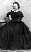 Fröken Svea Varenberg, gift Kjellman, född 19/8 1847 i Falköping 
Foto 1860-talet.