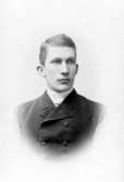 Ernst Gustaf Linnarsson.

Charlotte Hermanson, f. 1852, drev fotoateljé på Torggatan 47 i Skara under åren 1885-1916. Filial i Lundsbrunn.