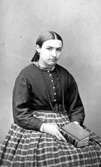 Lydia Kat. Elis. Memsin född 1840, utex. från Skara seminarium 1869. Foto 1869.