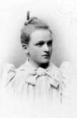 Tora Ingegerd Walberg g. m. professor Henrik Munthe.

Charlotte Hermanson, f. 1852, drev fotoateljé på Torggatan 47 i Skara under åren 1885-1916. Filial i Lundsbrunn.