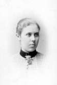 Agnes Alma d'Orchimont, född 1867 i Västra Tunhem.
Gift med handlare Anders Jacob Jönsson, Göteborg.
