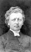 Lektor Paul Petter Waldenström.
Född 1838 i Luleå.
Bodde 1890 och 1900 i Gävle.

Hedvig Netterblad drev fotoateljé i Skara.