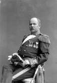 Viceamiral Wilhelm Dyrssen, född å Klagstorp, 26/3 1858.

Anders Wiklund drev fotoateljé i Nässjö (from 1891), Säfsjö (from 1892),  Falun och Stockholm (from 1898).
