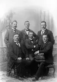 Stående fr. v: Victor Hammarberg, Karl Villgott Rise, sittande fr. v. Henrik Ossian Östberg.