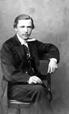 Skara Läroverk.
Född i Borås 1847, död i Skara 1890 
Flyttade till Skara 1878 adjunkt i språk vid Skara Högre Allmänna Läroverk