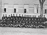 Västgöta regemente, IÂ 6, f.d. infanteriregemente. Regementets ursprung var det västgötska rytteri, uppsatt vid mitten av 1500-talet, som från 1628 utgjorde Västgöta kavalleriregemente. Detta omorganiserades 1811 till infanteri med namnet V. Regementet vapenövades från 1745 på Axevalla hed och flyttades 1916 till
Vänersborg. Det drogs in 1927.