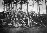Lidköpings Skarpskyttar med sin musikkår, troligen år 1863.
Axel Ekvalls samling.