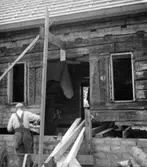 Eggby sn. 
Torp.
Manbyggnaden under restaurering, detalj av östra fasadens ingång.