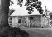 Kungsgårdens huvudbyggnad är byggd ca 1740 av sten från klostret. 
Den blev statligt byggnadsminne 1935.