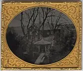 Ambrotyp monterad i ram av reliefpressad mässing.