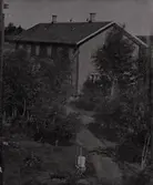 En av flygelbyggnaderna på Brogården, Skara.