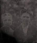 Två okända unga damer.