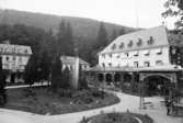 13/8-1890
Photographisches Atelier A. Lorenz Schlangenbad.
Die Originaplatte wird für Nachbestellungen aufbewahrt.
Tyskland. Schlangenbad. Foto: Lorenz  Schlangenbad. 1890