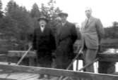 Bron i Habo.
Erik Gustavsson, Lars Eriksson, Heljesgården och Harry Larsson, skollärare i Bolums skola, 1960-talet.