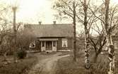 Heljesgården, Bolum med gamla och nya huset före 1924.

Gården tillhör numera Västergötlands museum.