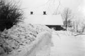 Sträng vinter vid Heljesgården. Snövall år 1940.