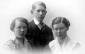 Karin, Alice och Gustav Vallin, Skövde.Skräddarmästare Carl G. Petterssons samling, Törestorp, Daretorp. Fotona är från slutet av 1800-talet till början av 1900-talet.