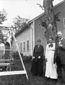 Hjalmar G. von Hall med fru, m.fl.