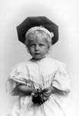 Ossie Sjöstedt 2 år 7 mån. år 1897 Dotter till Sten Sjöstedt, Hjo.inv. nr. 86879.