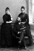 Anna, Gustaf och Maria Sjöstedt 20.9. 1887.