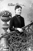 Ellen Regner.

Charlotte Hermanson, f. 1852, drev fotoateljé på Torggatan 47 i Skara under åren 1885-1916. Filial i Lundsbrunn.