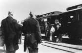 Skara station.
Hertigen av Västergötland, Prins Carl, anländer med tåg till Skara den 28 maj 1919 för att på därom gjord framställning inviga Wästergötlands Fornminnesförenings Museum.