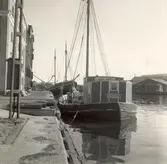 Ett segelfartyg vid kajen i Bergkvara.