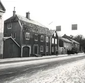 Kvarteret Bläckan 2, med fasaden åt Norra vägen.
Foto:  KG Pettersson 13/12 1961.
