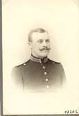 Crona, Ernst Robert.
Löjtnant, sedermera överstelöjtnant vid Kalmar regemente.
Född 1877, död ?

Okänd 0276.