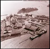 Kalmar varv
Varvsholmen från luften. Kvarnholmen till höger utanför bild. Den mindre ön är Laboratorieholmen.