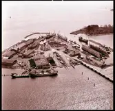 Kalmar varv
Varvsholmen från luften. Till höger i bild syns torrdockan tydligt. Den mindre ön är Laboratorieholmen.