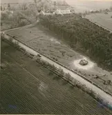 Observera halmdösen till höger.