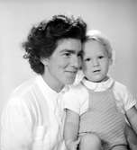 Fru Söderlund. Foto i augusti 1945.
