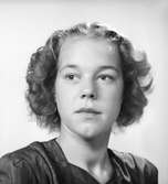 Fröken Sjödin. Foto i augusti 1945.
